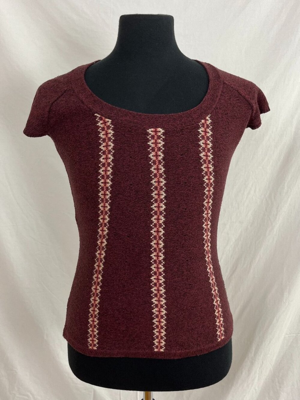 Axcess maroon knit short sleeve sweater pink/ white scandinavian pattern size S